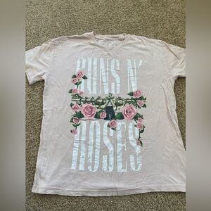Womens “Guns n Roses” graphic tee. Size medium